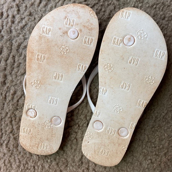 GAP tie dye blue flip flops size 6 women, lightly used - Picture 4 of 4